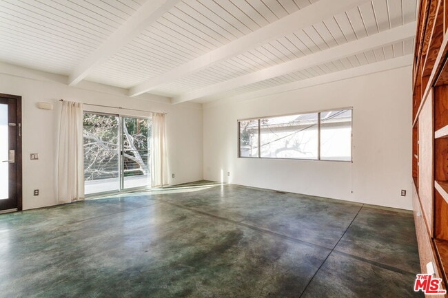 Building Photo - 2042 Sanborn Ave