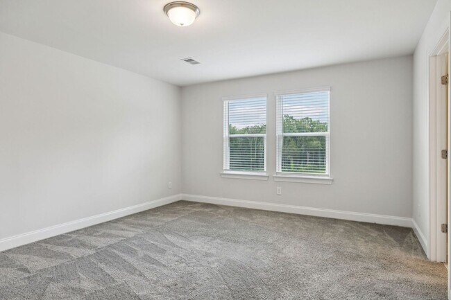 Building Photo - Clover Glen Rental