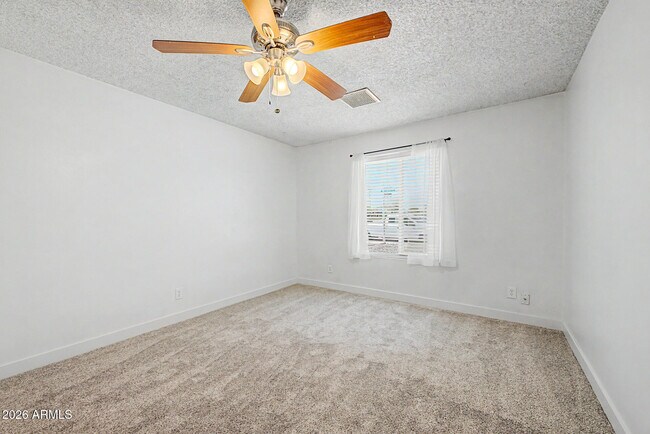 Building Photo - 1623 E Del Rio Dr