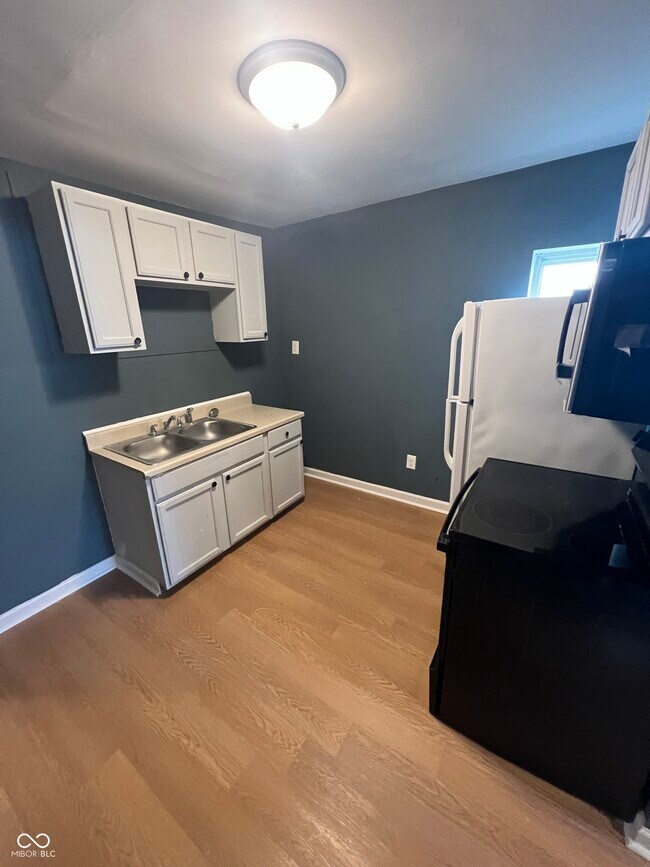 Building Photo - 2532 N Temple Ave