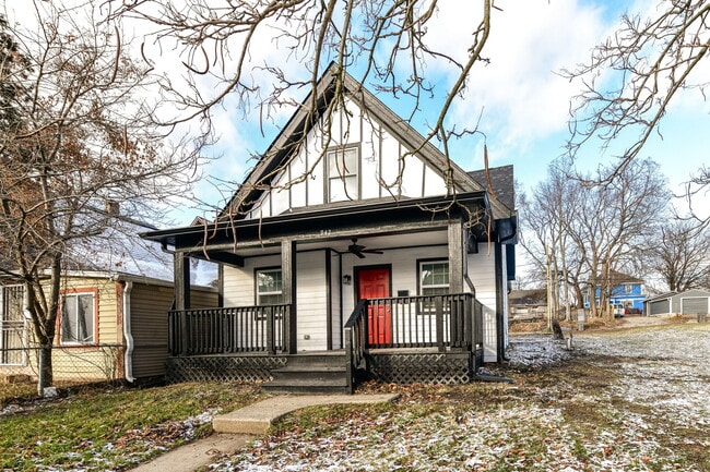 Building Photo - 942 W 27th St