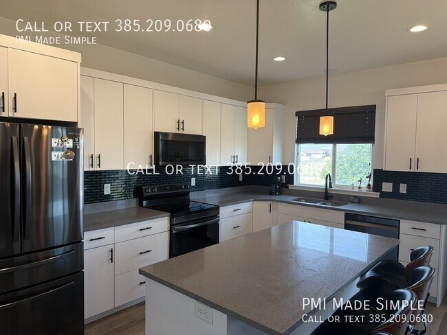 Building Photo - 3621 Sparrow Ln