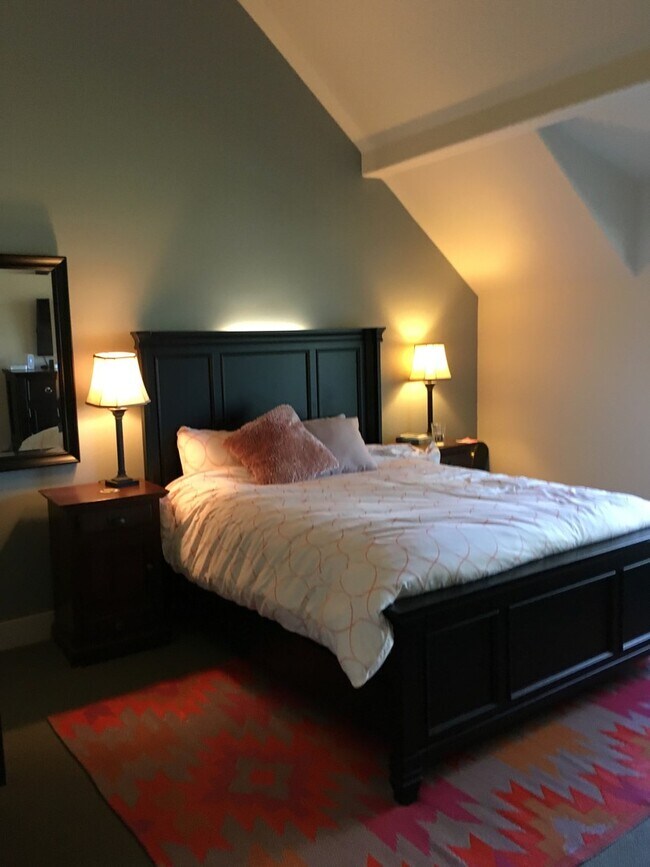 Building Photo - Furnished Condo in Pine Meadow Village