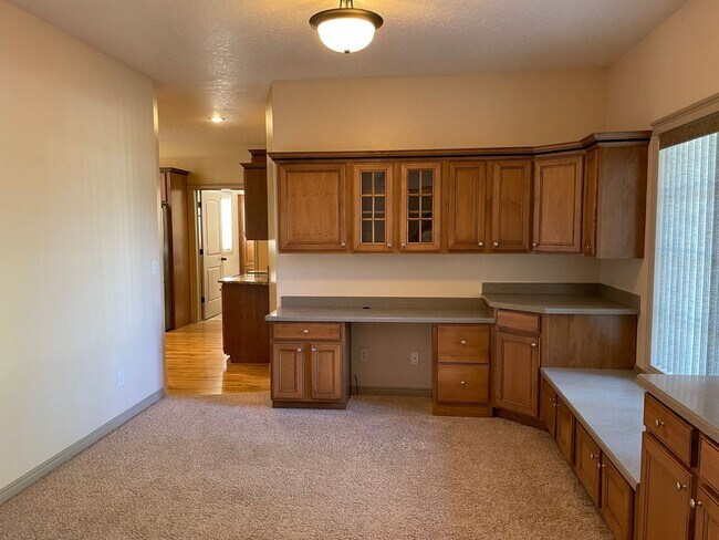 Building Photo - Beautiful 3-bedroom home on a large corner lot!