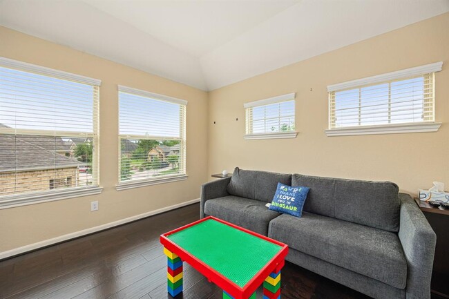 Building Photo - 16746 Highland Country Dr