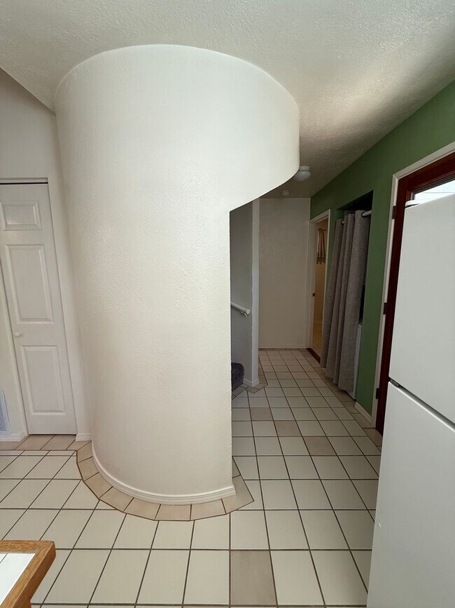 Building Photo - 8121 1/2 El Rancho Drive