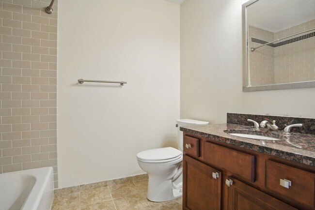 Building Photo - Alhambra