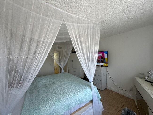 Building Photo - 13685 NE 10th Ave