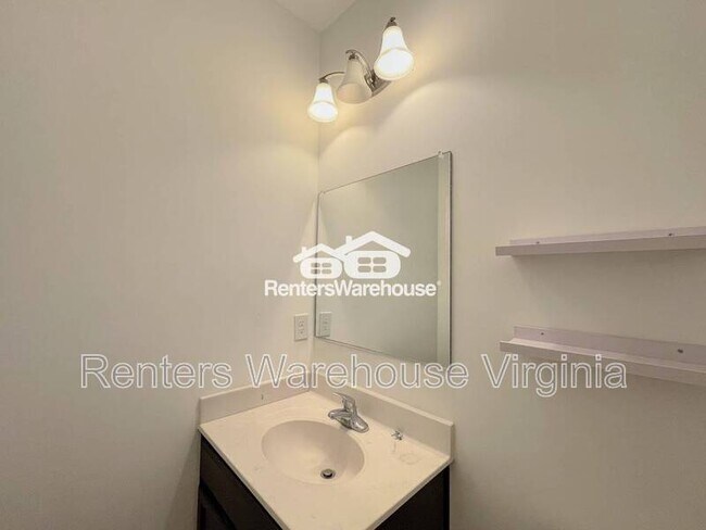Building Photo - 1713 Dresdon Ln