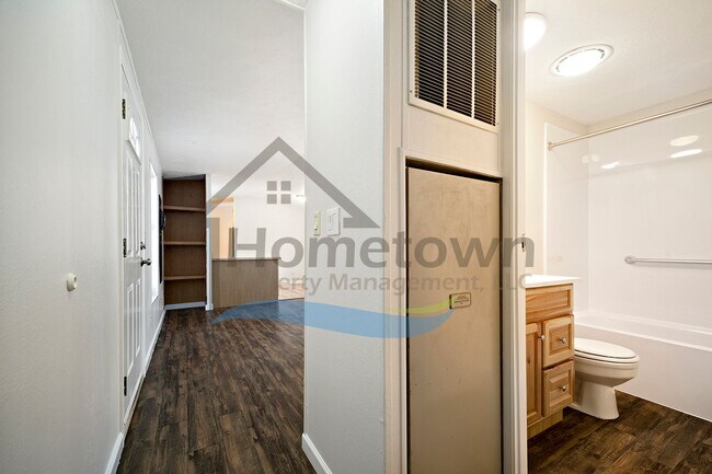 Building Photo - 2 Bedroom 2 Bathroom Home with Off-Street Parking Available in Athol!