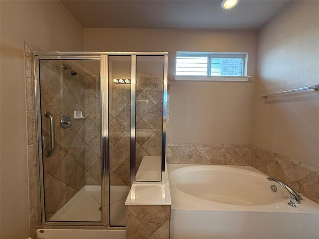 Building Photo - 9301 Castle Pines Dr