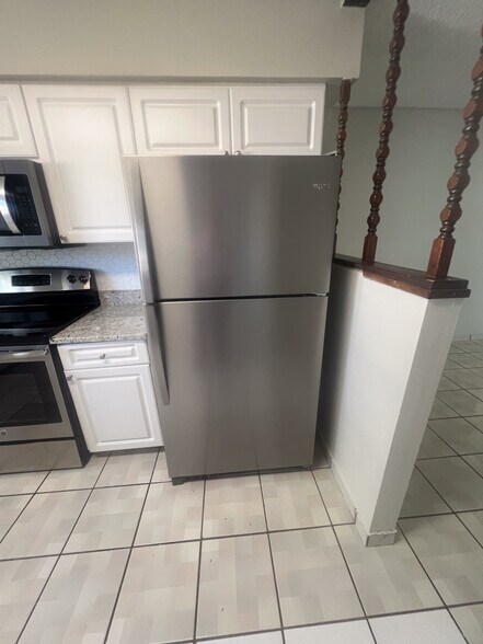 Building Photo - 7506 N Thatcher Ave