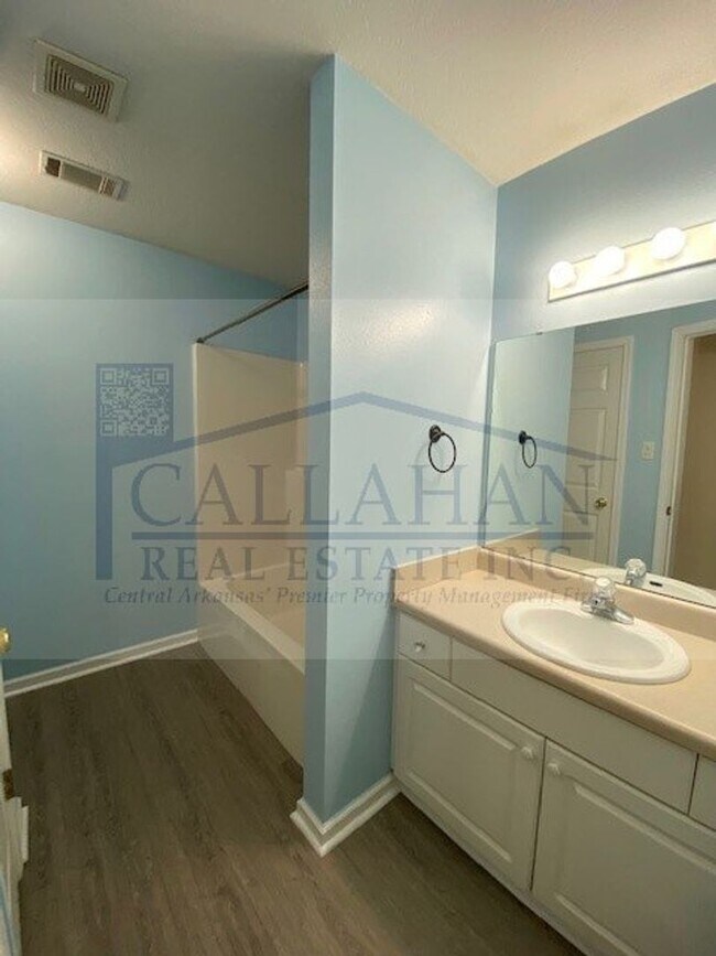 Building Photo - West LR Home