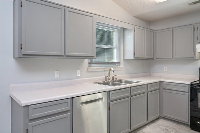 Building Photo - 4253 Antioch Rd