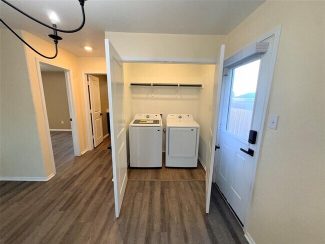 Building Photo - 228 Texas Angel Wy