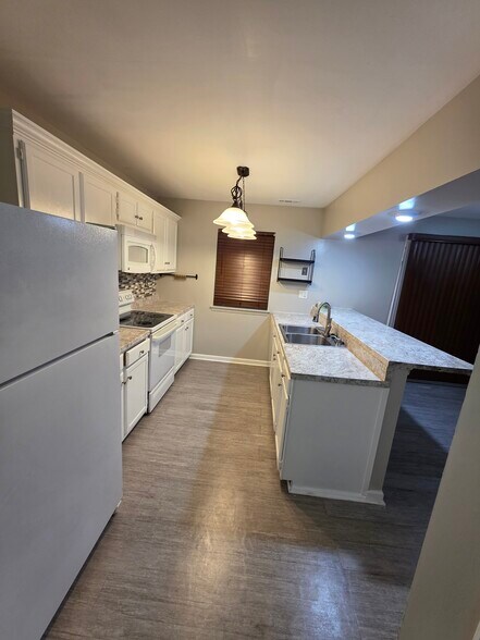 Building Photo - 283 Ferdinand Cir