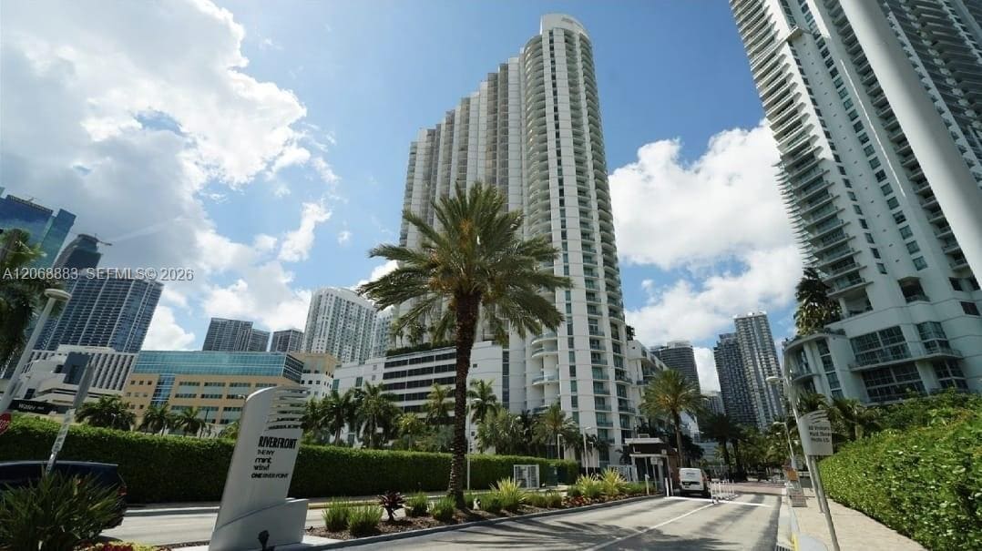 Building Photo - 350 S Miami Ave