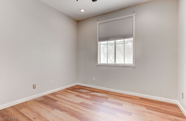 Building Photo - 325 Brilliant Summit Cir
