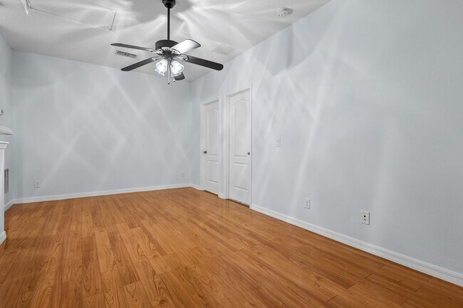 Building Photo - 11408 Center Lake Dr