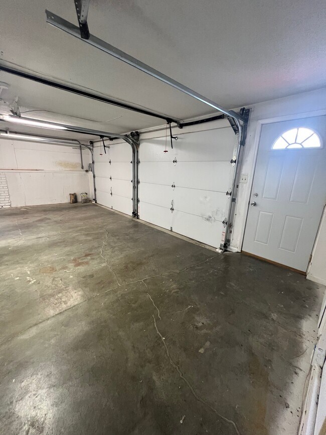 Building Photo - 304 Lawson Dr