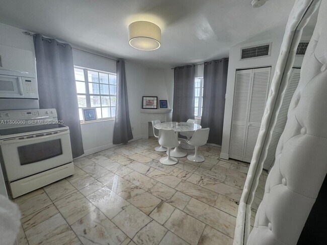 Building Photo - 1526 Pennsylvania Ave