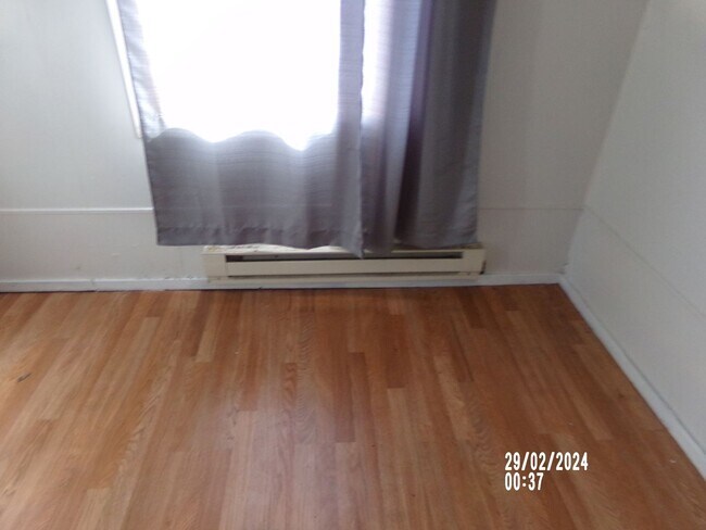 Building Photo - 4bd 1ba Home