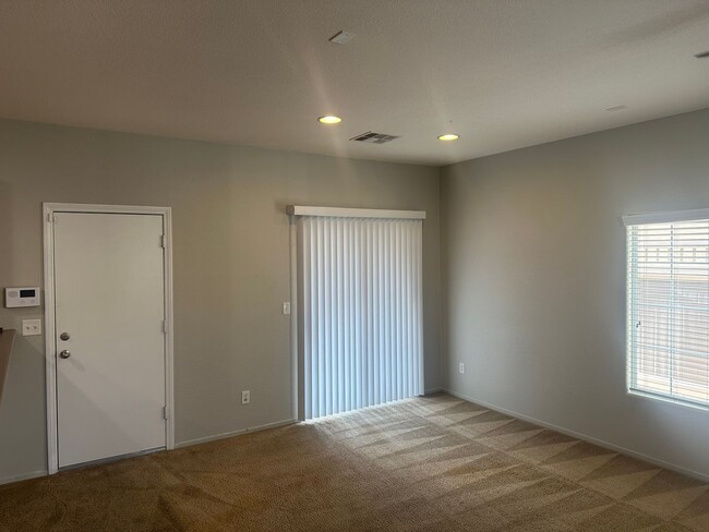 Building Photo - Henderson!!! Community: Cadence!! 4 Bedrooms!!! Bed & Full bath downstairs!! Loft/computer area u...
