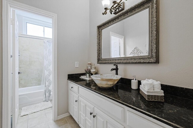 Building Photo - 4710 Scenic Dr