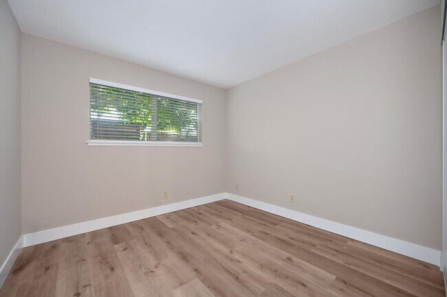 Building Photo - 1720 Kent St