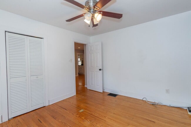 Building Photo - 2 Bed, 1 Bath Rancher in Charles Town, WV