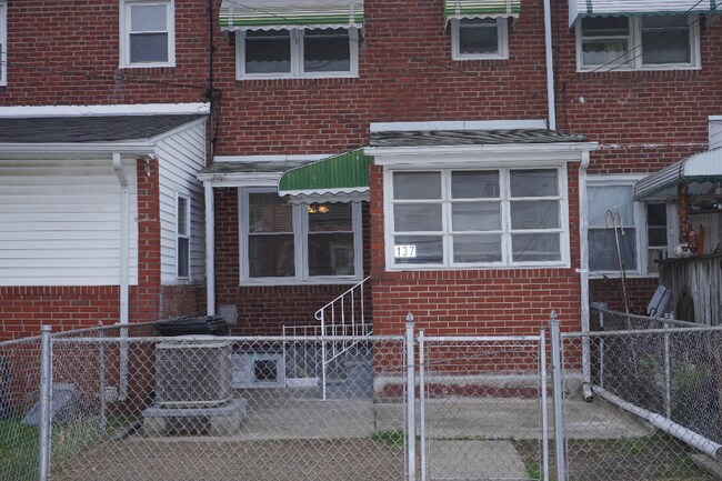 Building Photo - 137 Riverthorn Rd