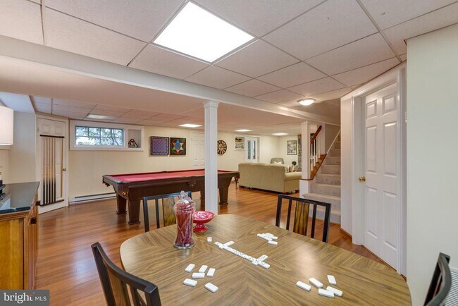 Building Photo - 1057 Vista Dr