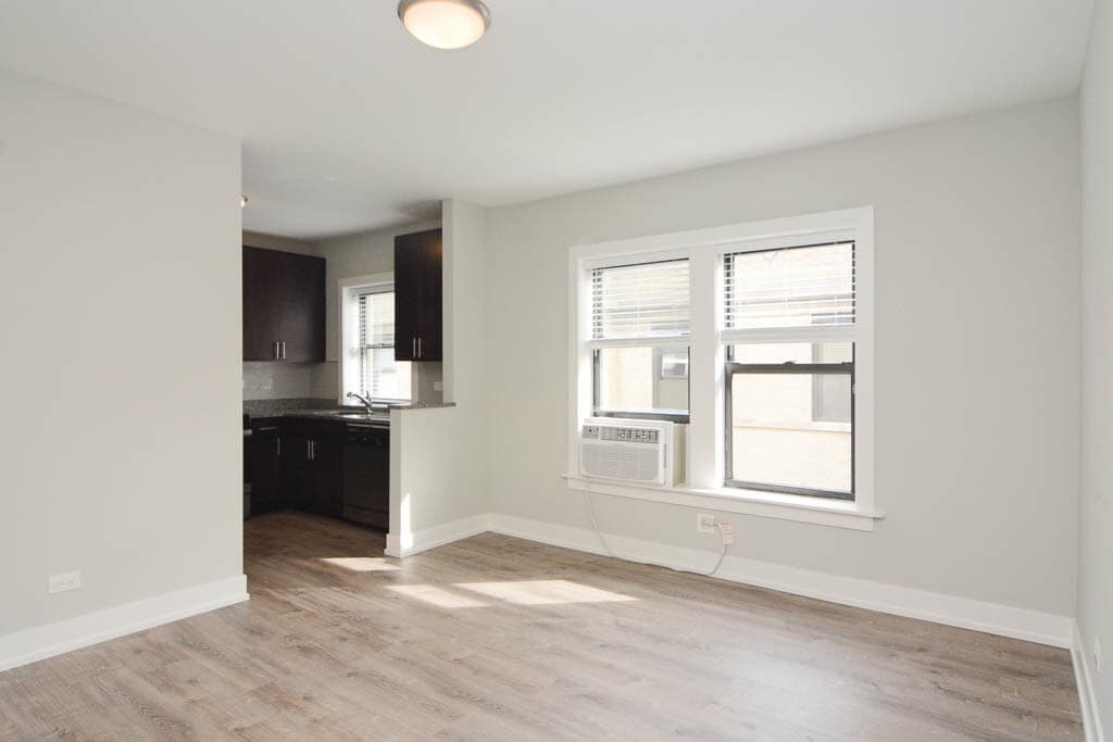 Building Photo - 722 W Brompton