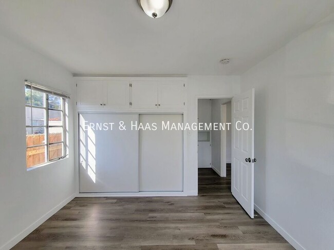 Building Photo - Lovely 1 Bedroom Apartment with Fresh Pain...