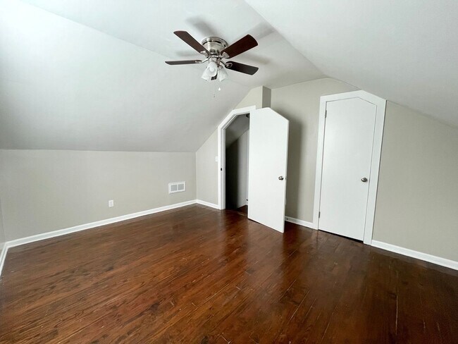 Building Photo - oliver322