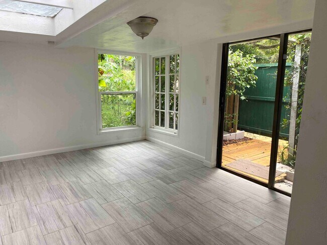 Building Photo - Beautiful large studio 2 blocks from the b...