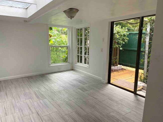 Building Photo - Beautiful large studio 2 blocks from the beach