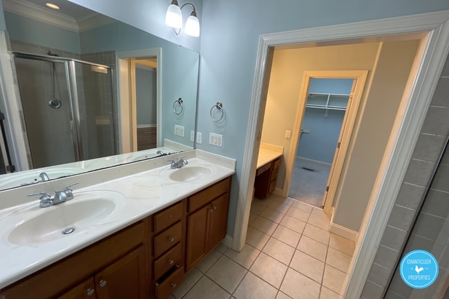 Building Photo - 8105 Last Oak Ct