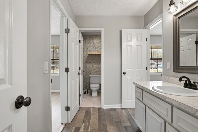 Building Photo - 208 Miner Dr