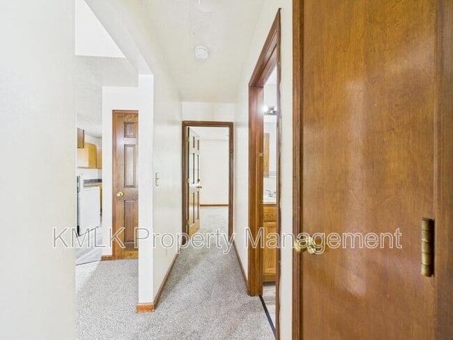 Building Photo - 456 Allyn St