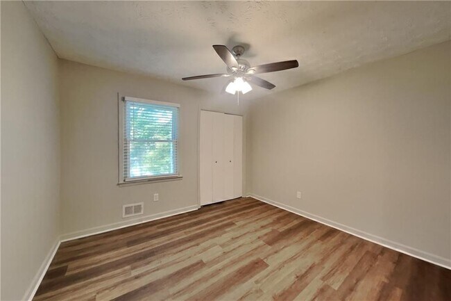 Building Photo - 3117 Calumet Cir NW