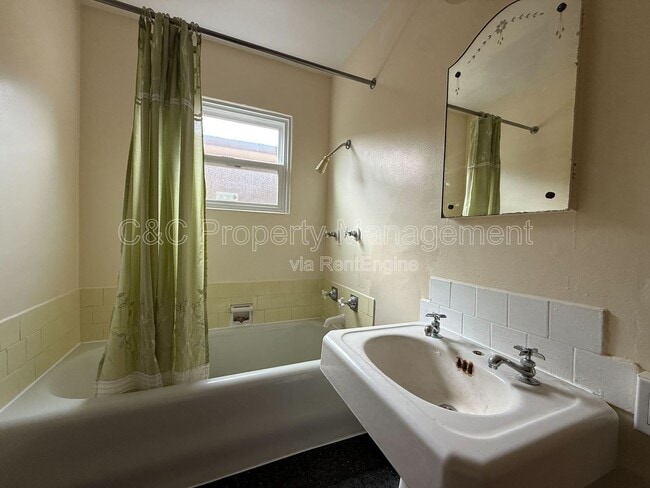 Building Photo - 617 Water St