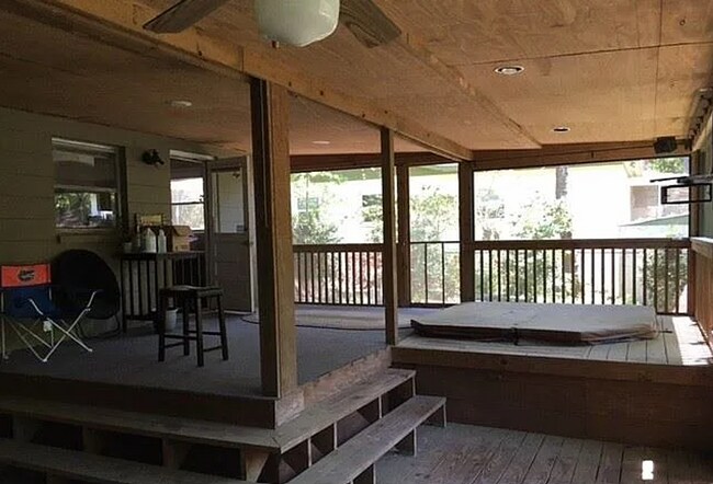 Building Photo - 1645 Airport Dr