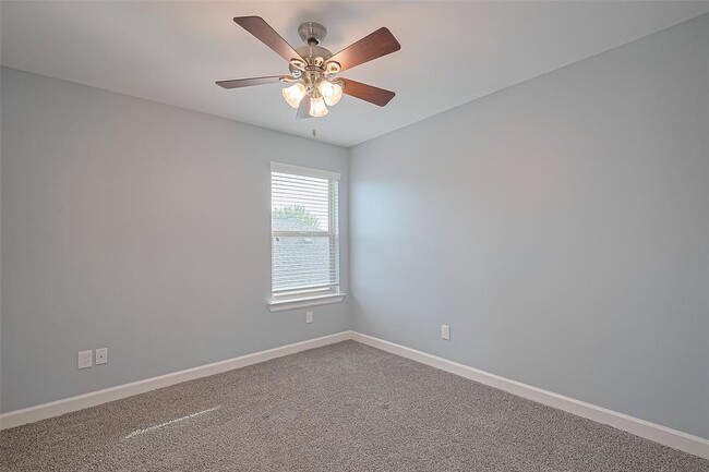 Building Photo - 1730 Macclesby Ln