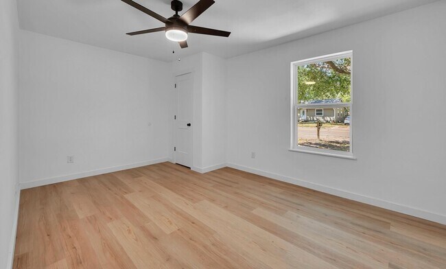 Building Photo - 3904 Speight Ave