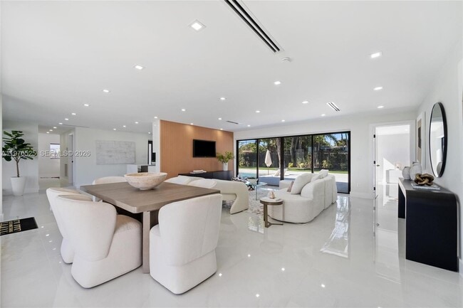 Building Photo - 1931 NE 186th Dr