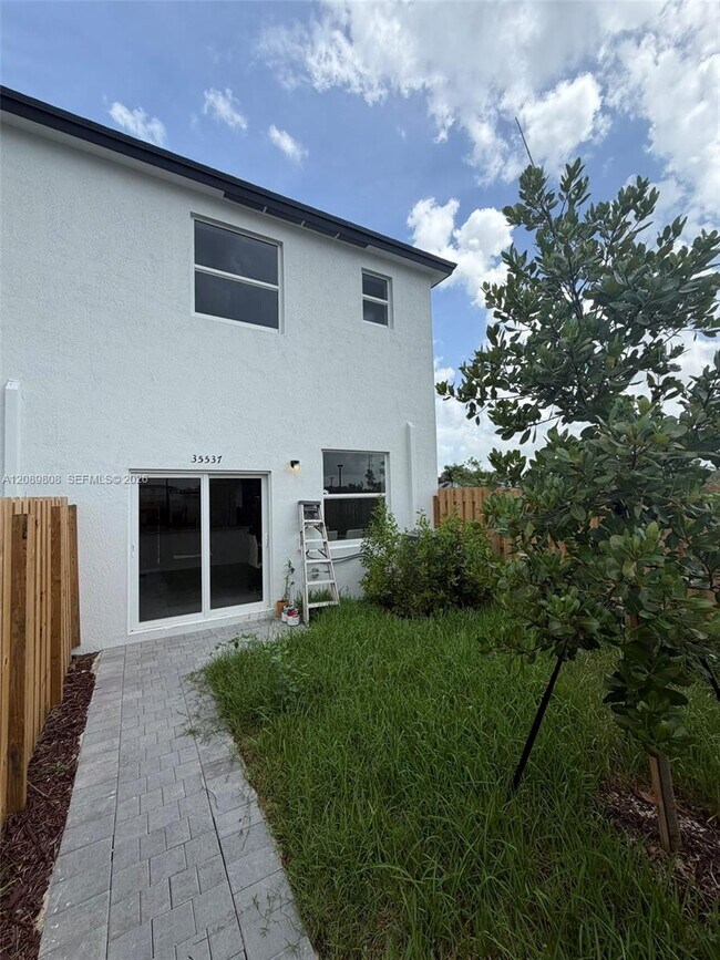 Building Photo - 35537 SW 189th Ct