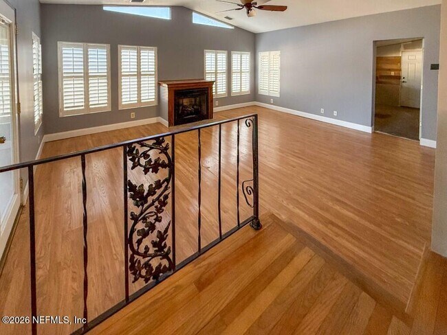 Building Photo - 360 Canis Dr W