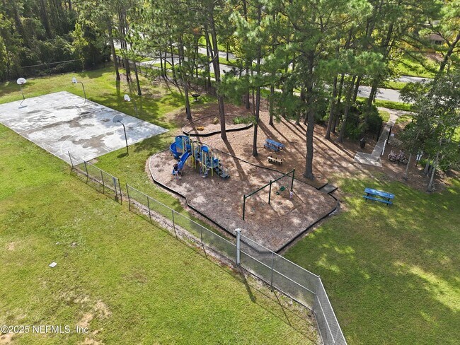 Building Photo - 2143 Lady Di Ln