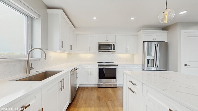 Building Photo - 550 Sheridan Square